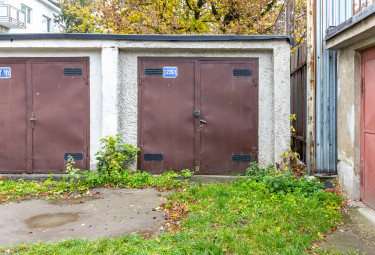PREDANÝ parádny staromestský byt Komenského, GARÁŽ pod bytom v CENE