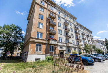 PREDANÝ parádny staromestský byt Komenského, GARÁŽ pod bytom v CENE