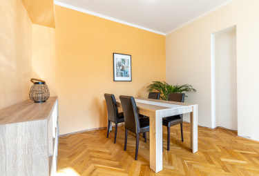 PREDANÝ parádny staromestský byt Komenského, GARÁŽ pod bytom v CENE
